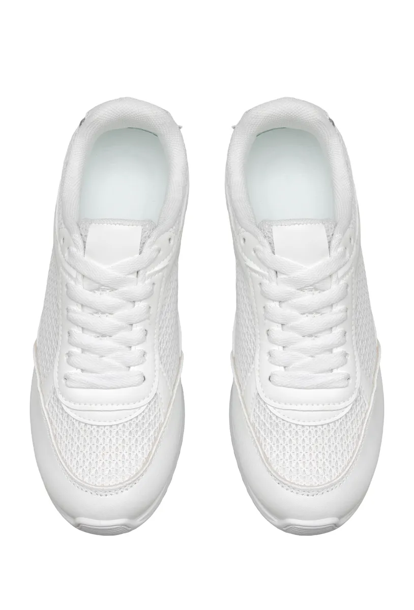 WHITE photo 4