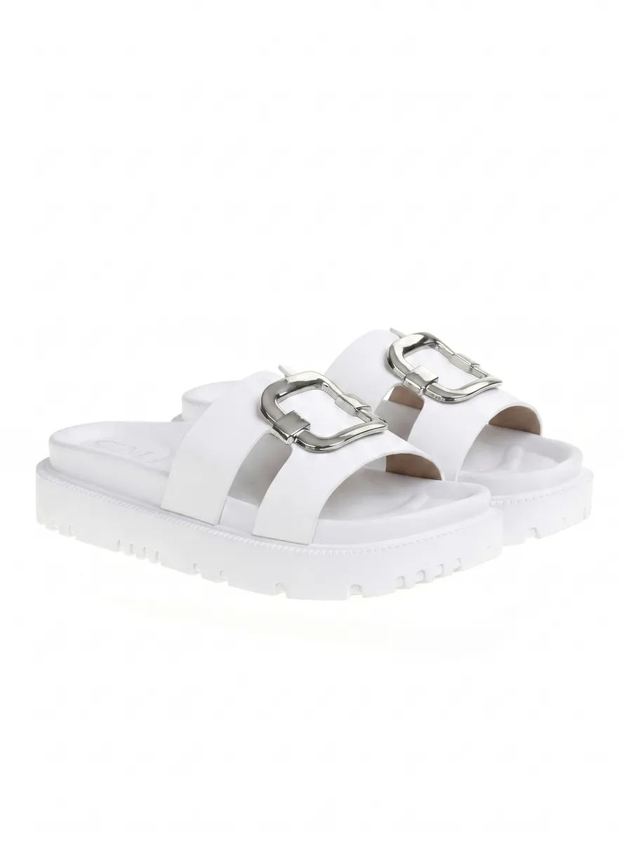 WHITE photo 3