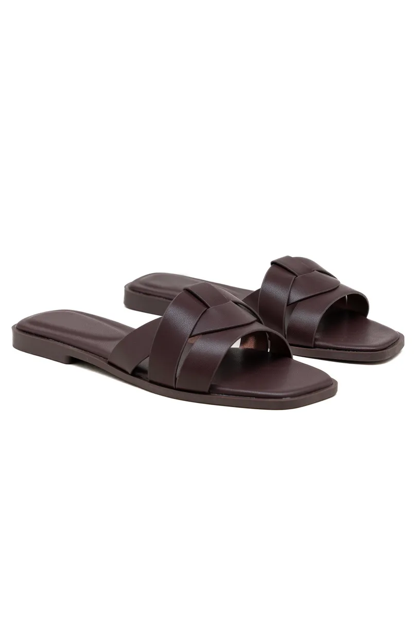 BROWN photo 3
