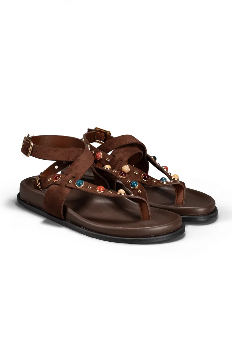 BROWN photo 3