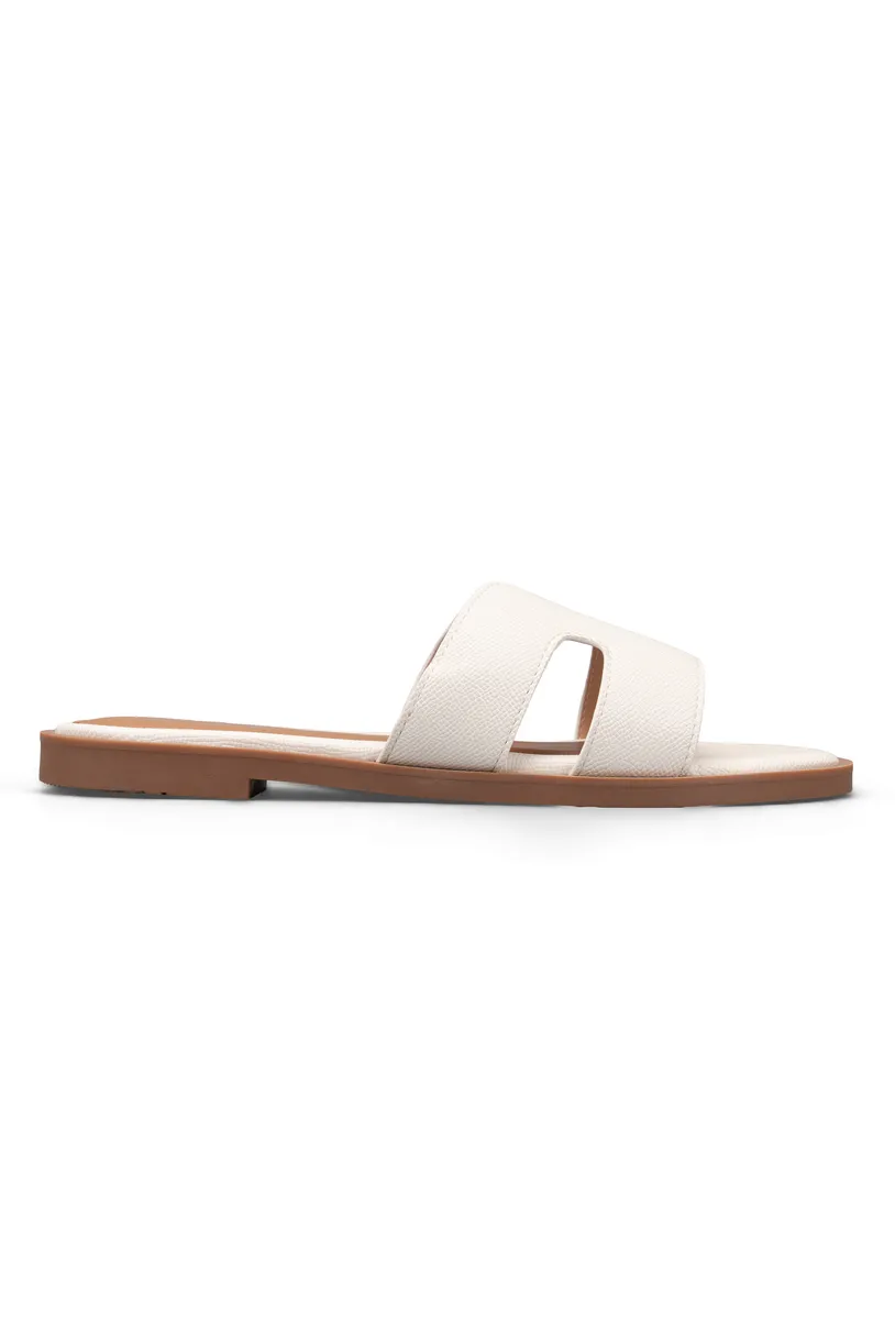BEIGE photo 1