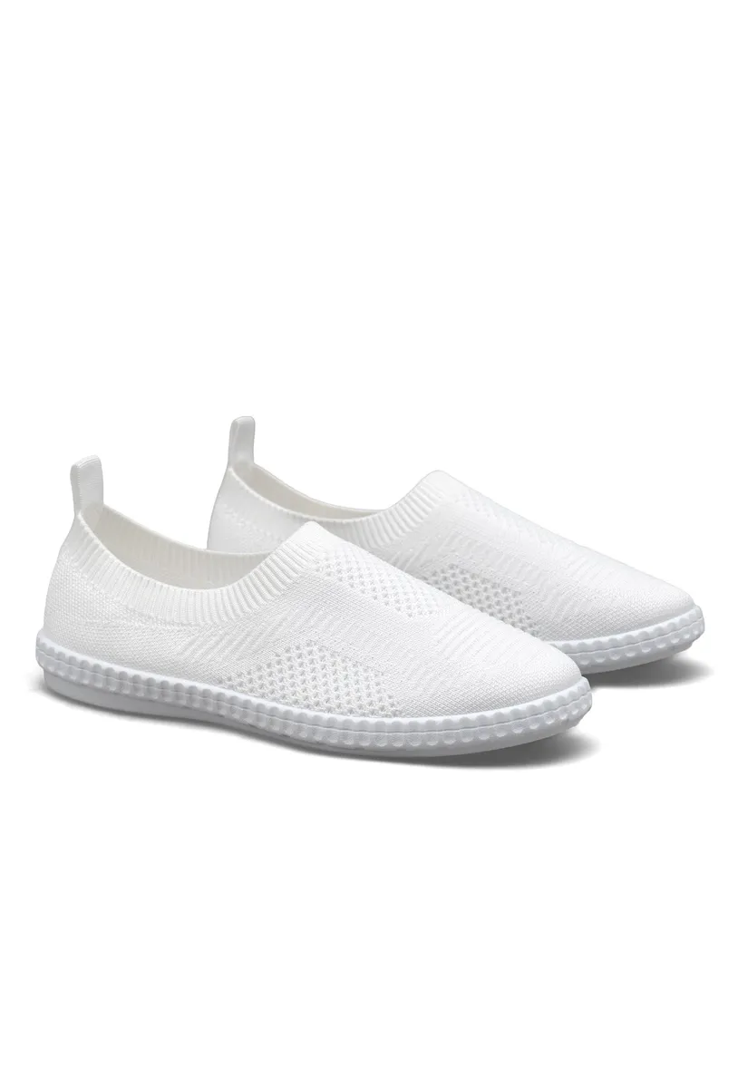 WHITE photo 3