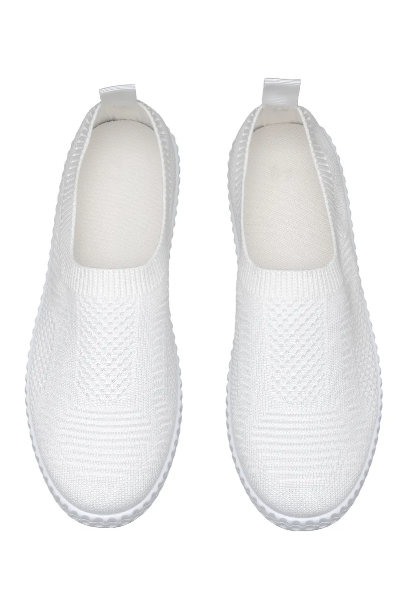 WHITE photo 4