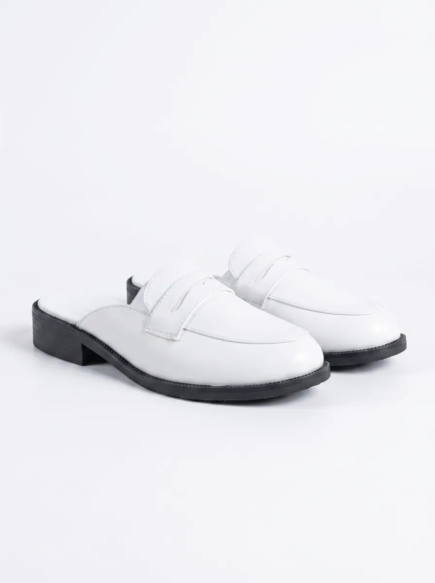 WHITE photo 3
