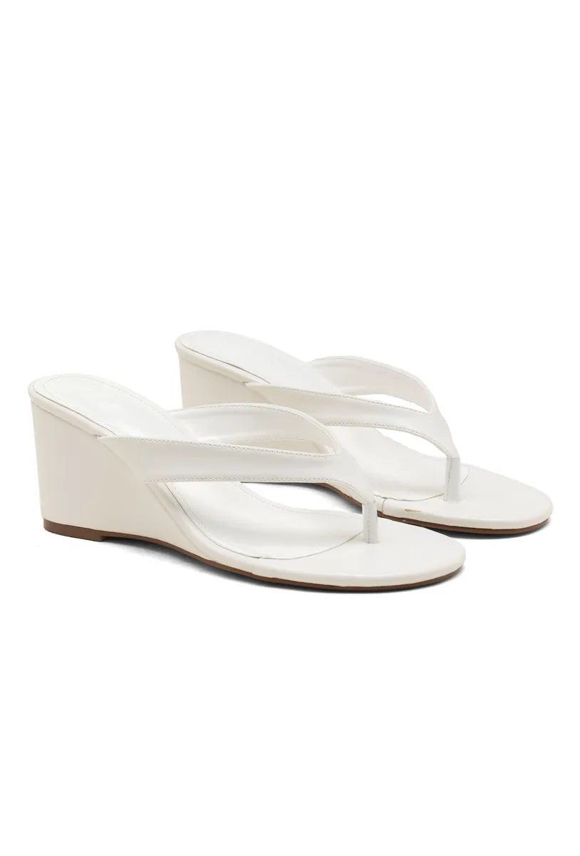 WHITE photo 3