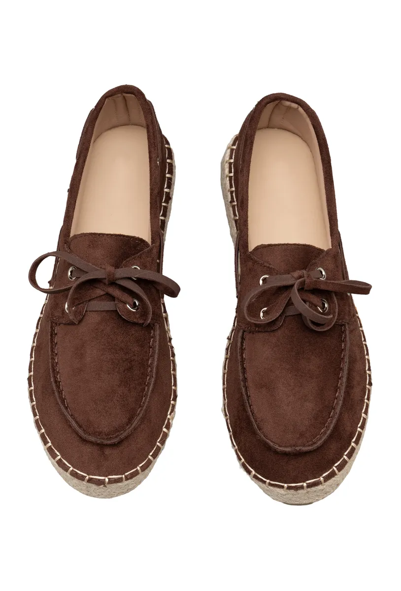 BROWN photo 4
