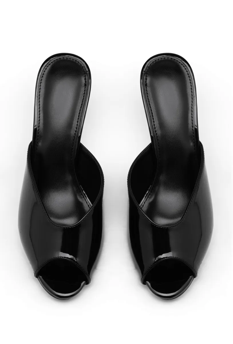 BLACK photo 4