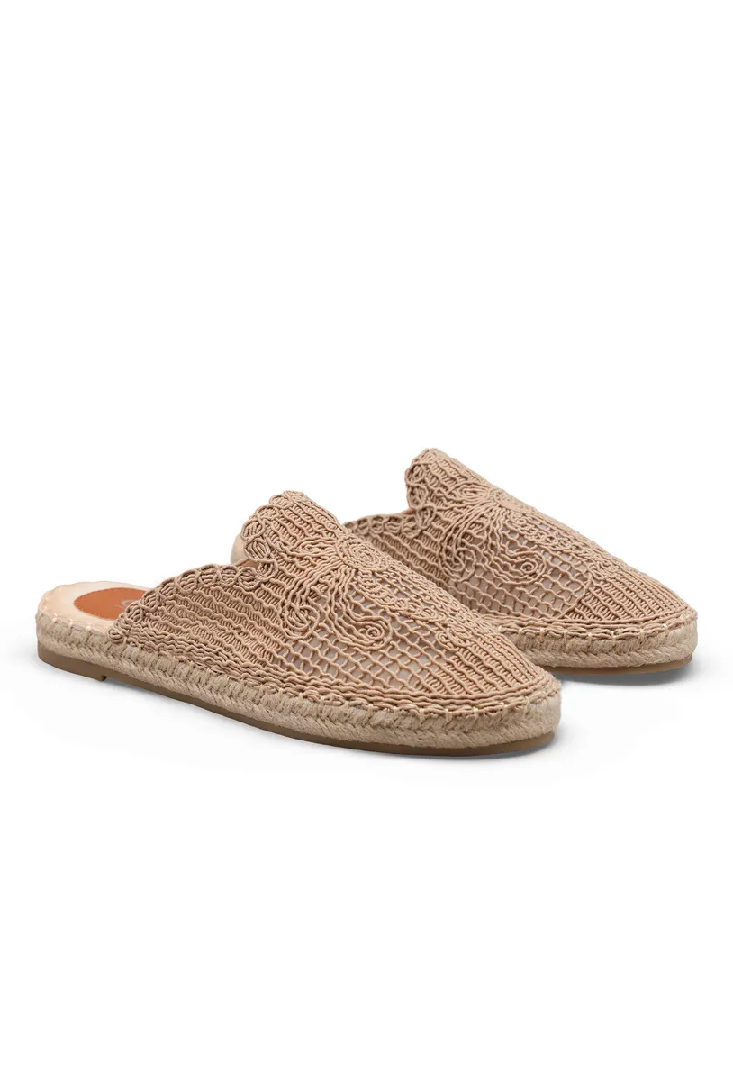 TAUPE photo 3