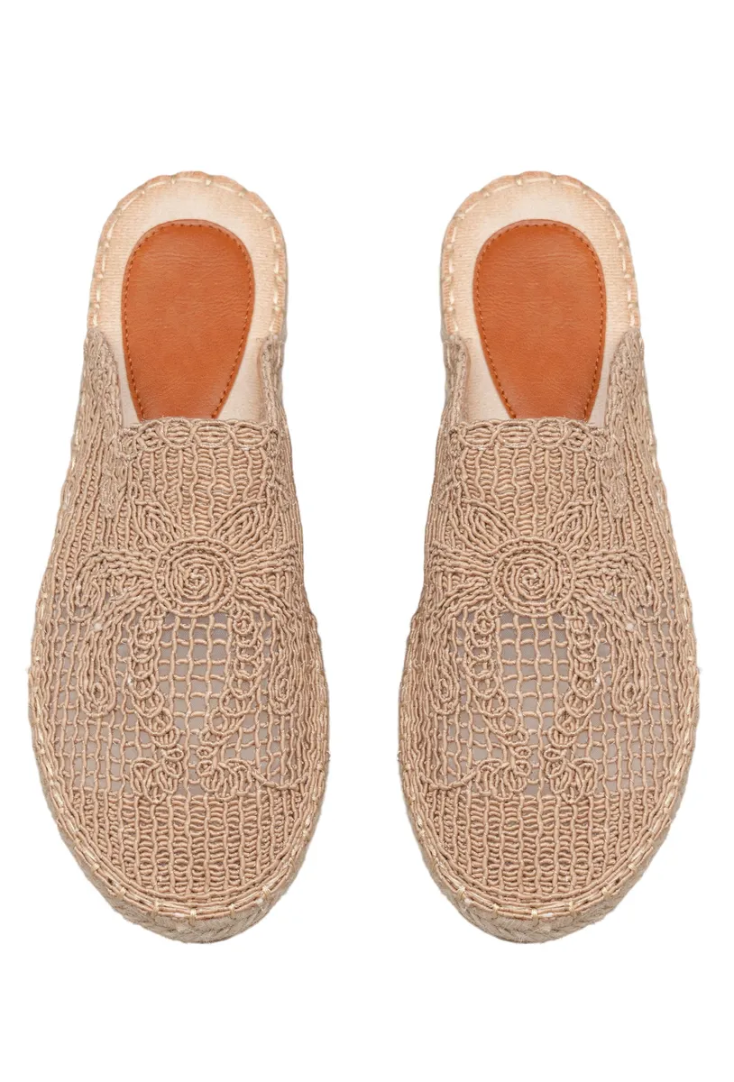 TAUPE photo 4