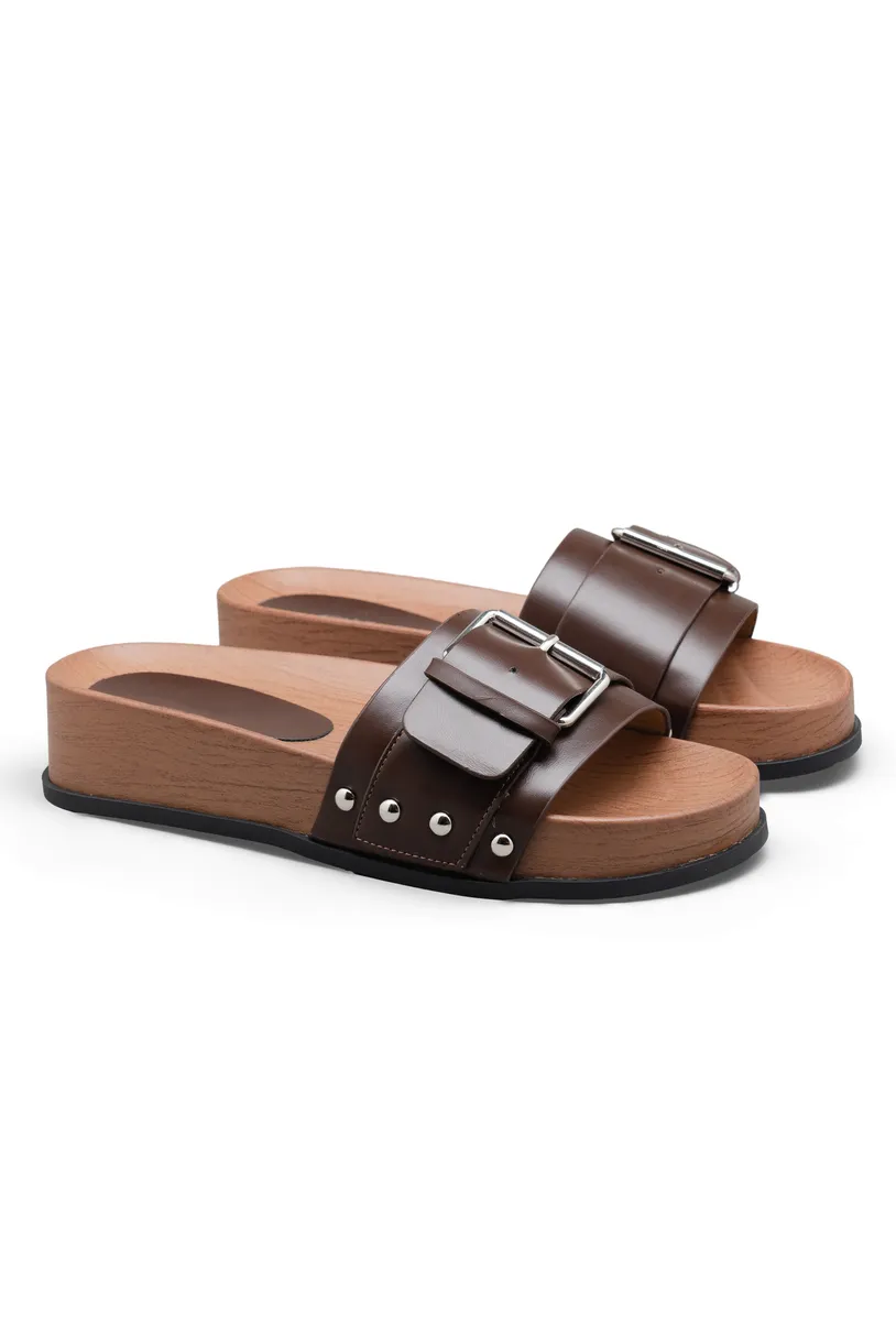 BROWN photo 3