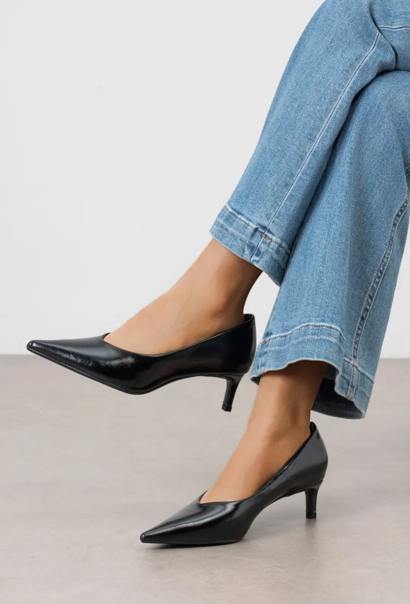 77-737 BLACK