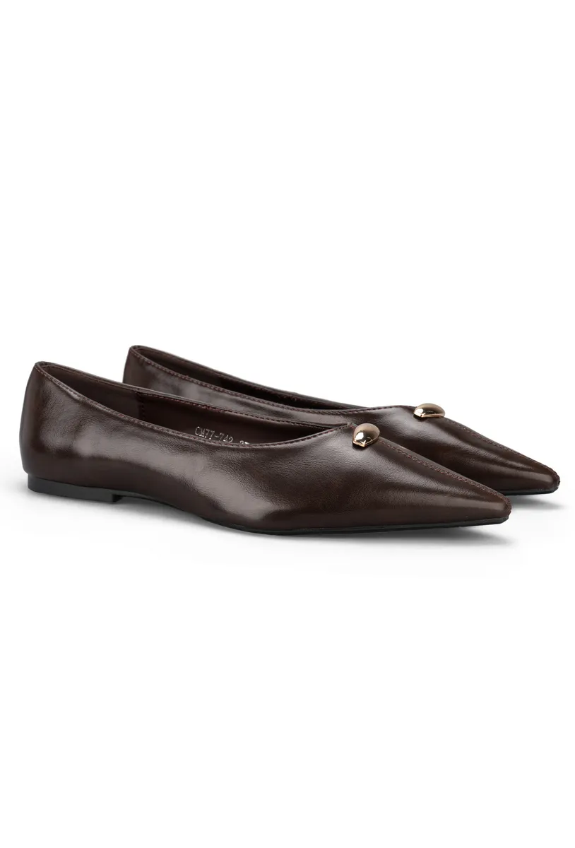 BROWN photo 3
