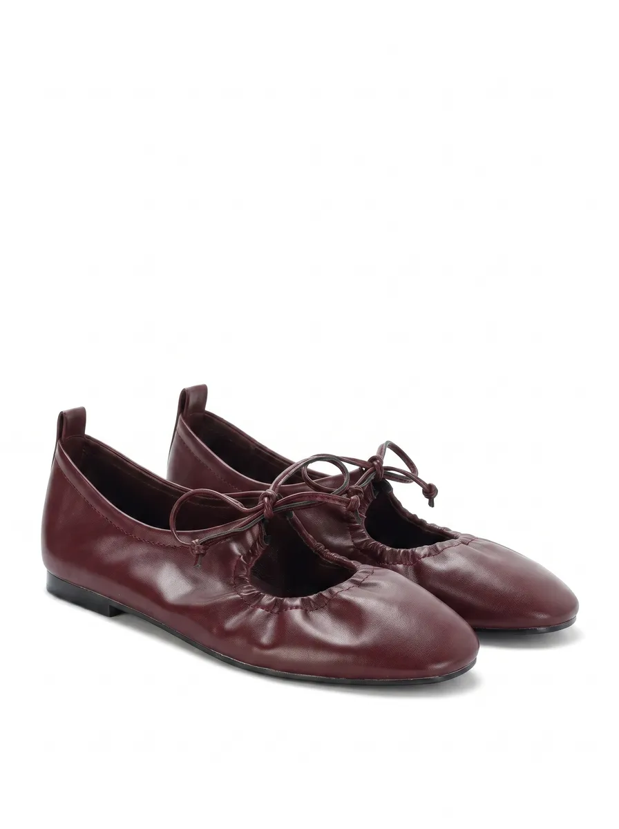 BURGUNDY photo 3