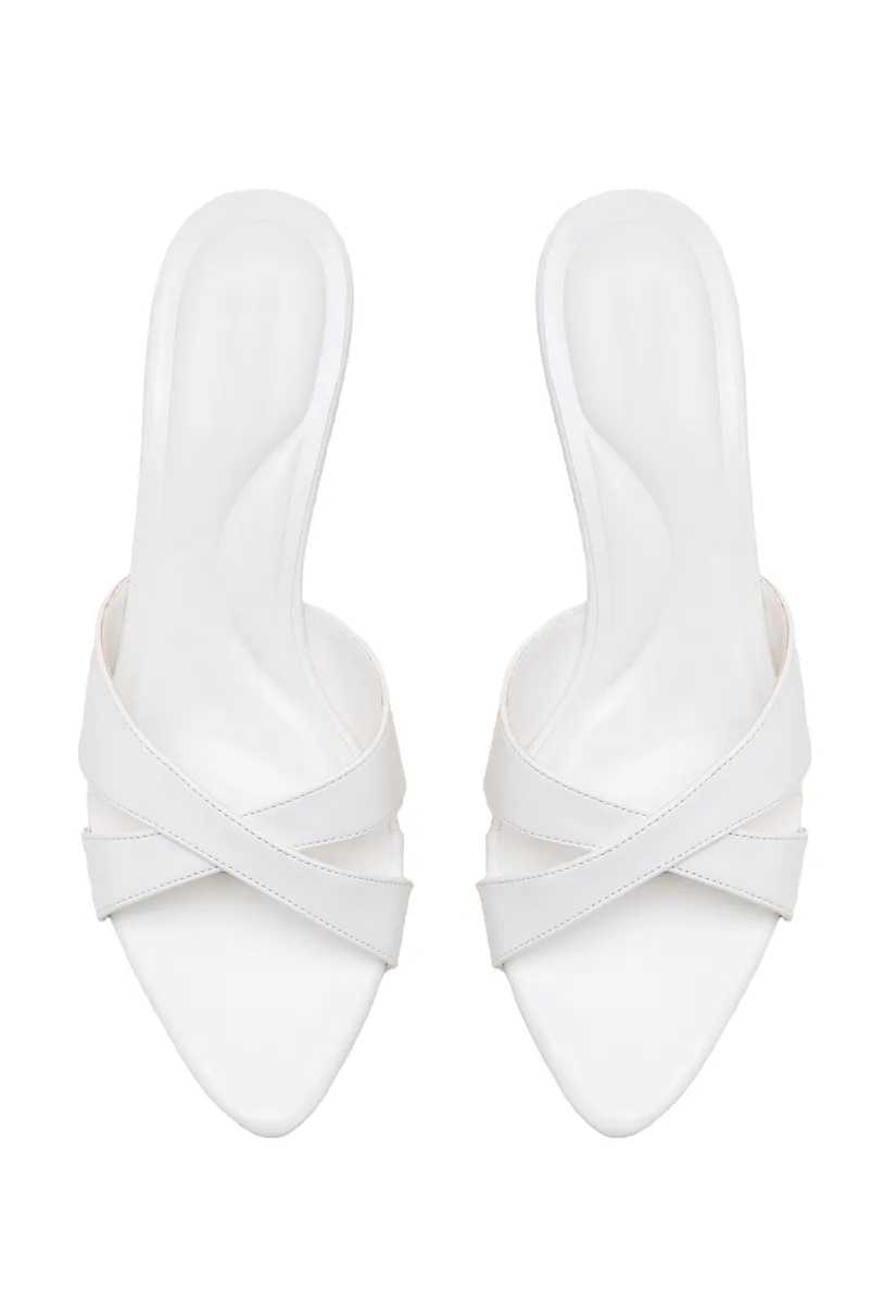 WHITE photo 4