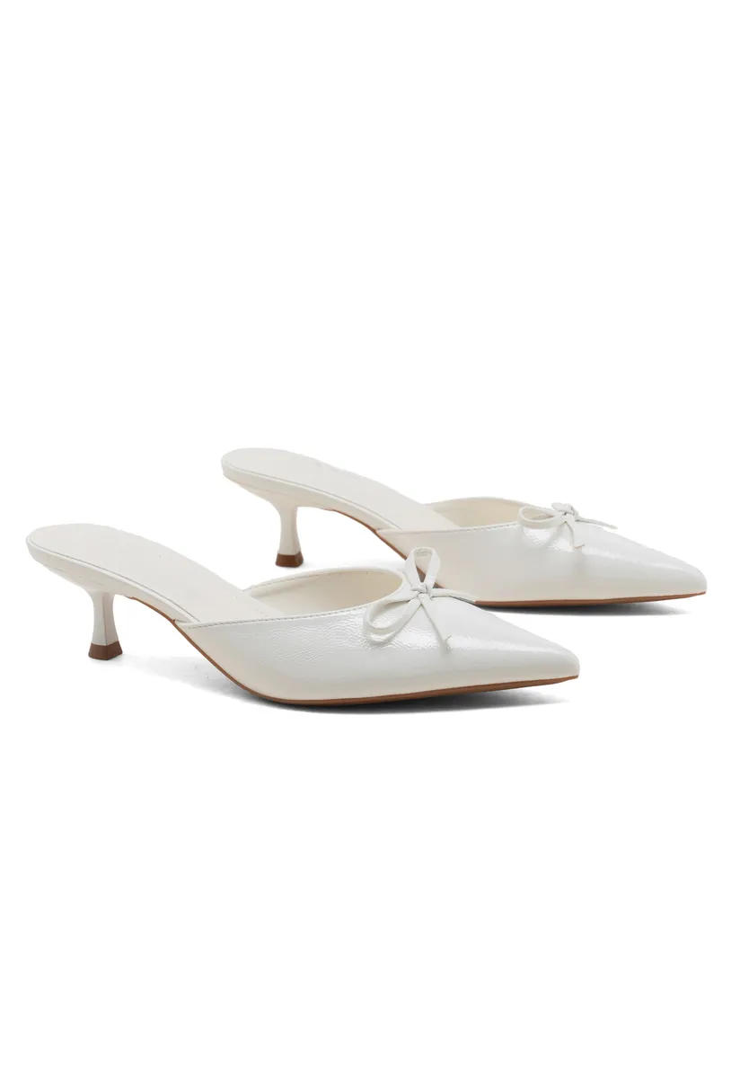 WHITE photo 3
