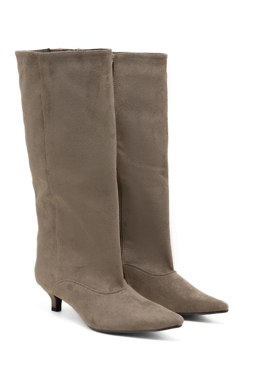TAUPE photo 3
