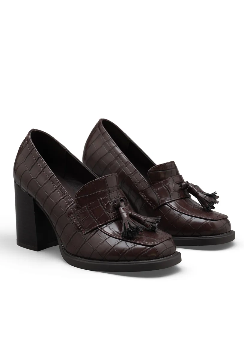 BROWN photo 3