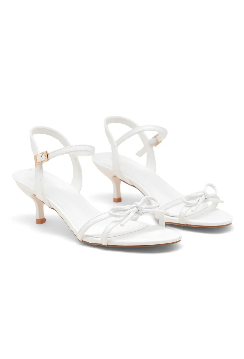 WHITE photo 3