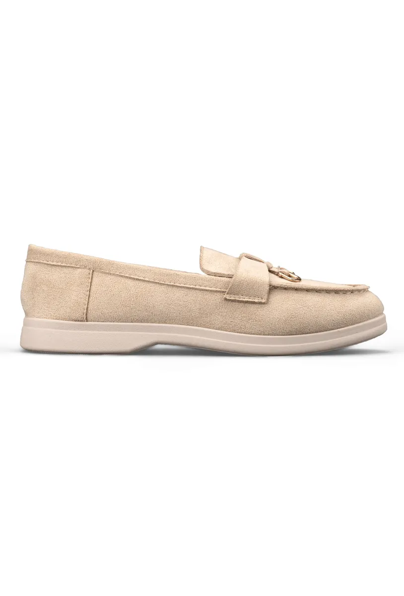 BEIGE photo 1