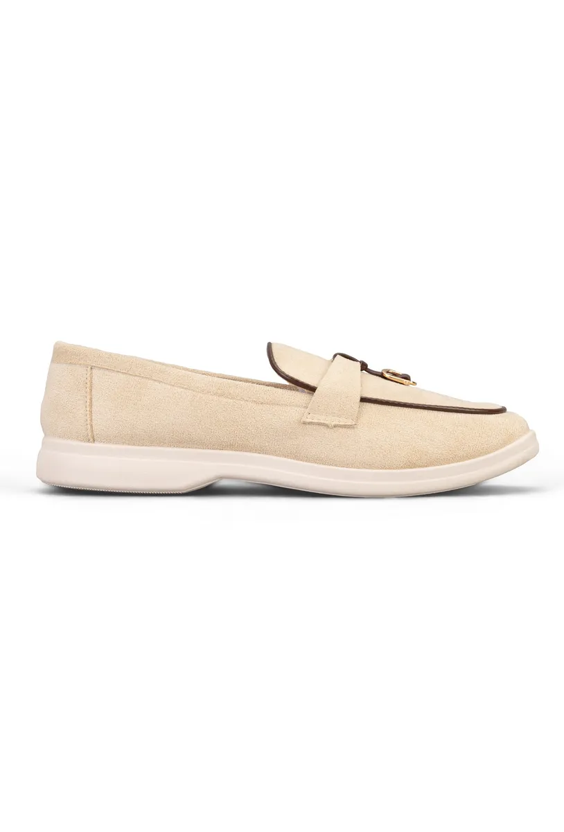 BEIGE photo 1