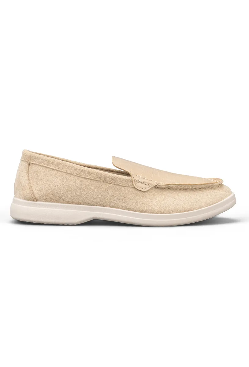 BEIGE photo 1