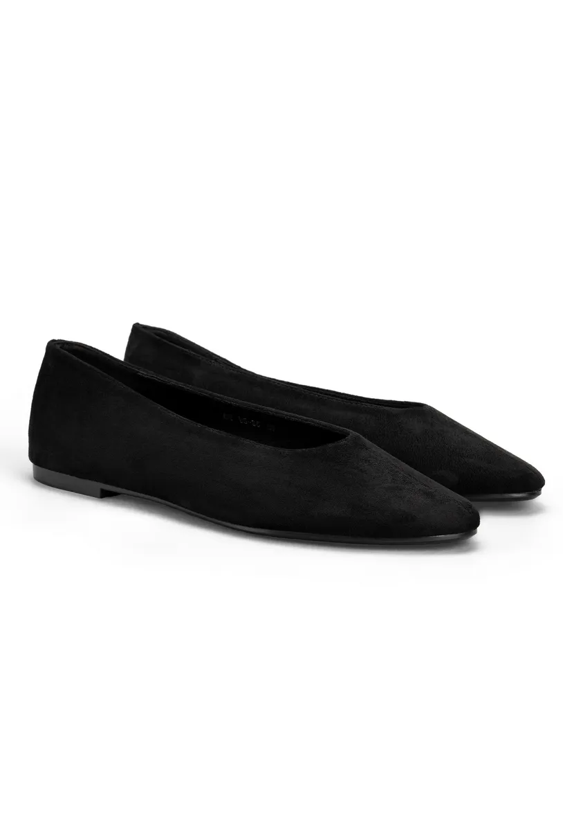 BLACK photo 3