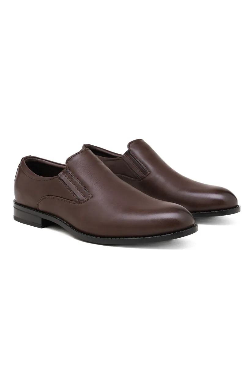 BROWN photo 3