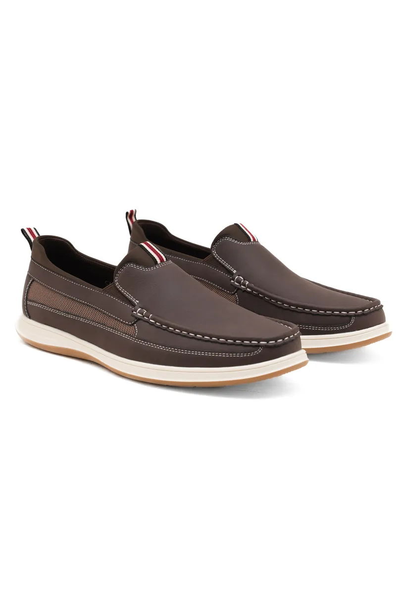 BROWN photo 3