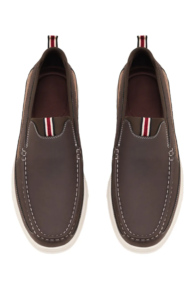 BROWN photo 4