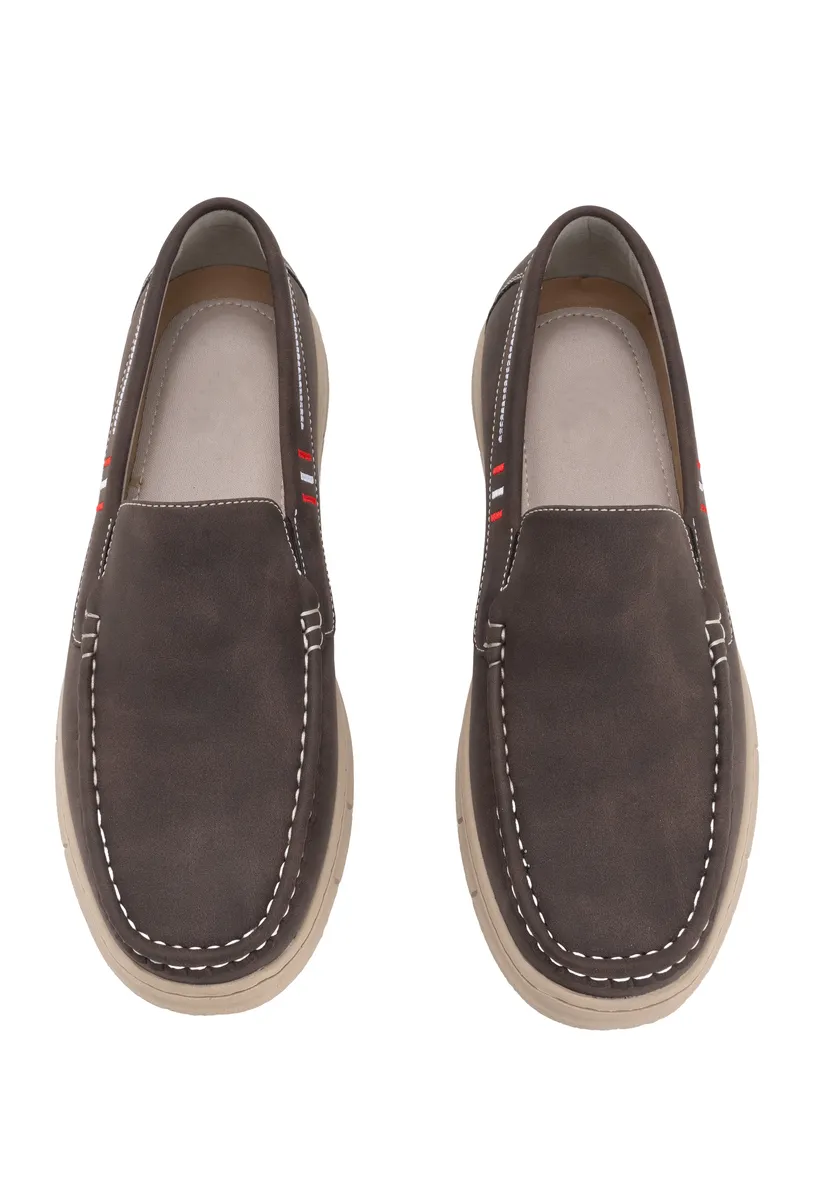 BROWN photo 4