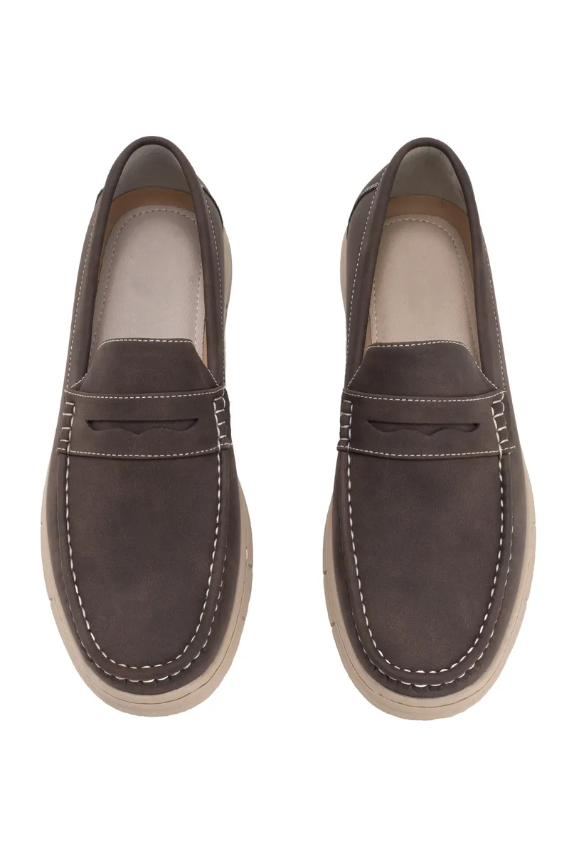 BROWN photo 4